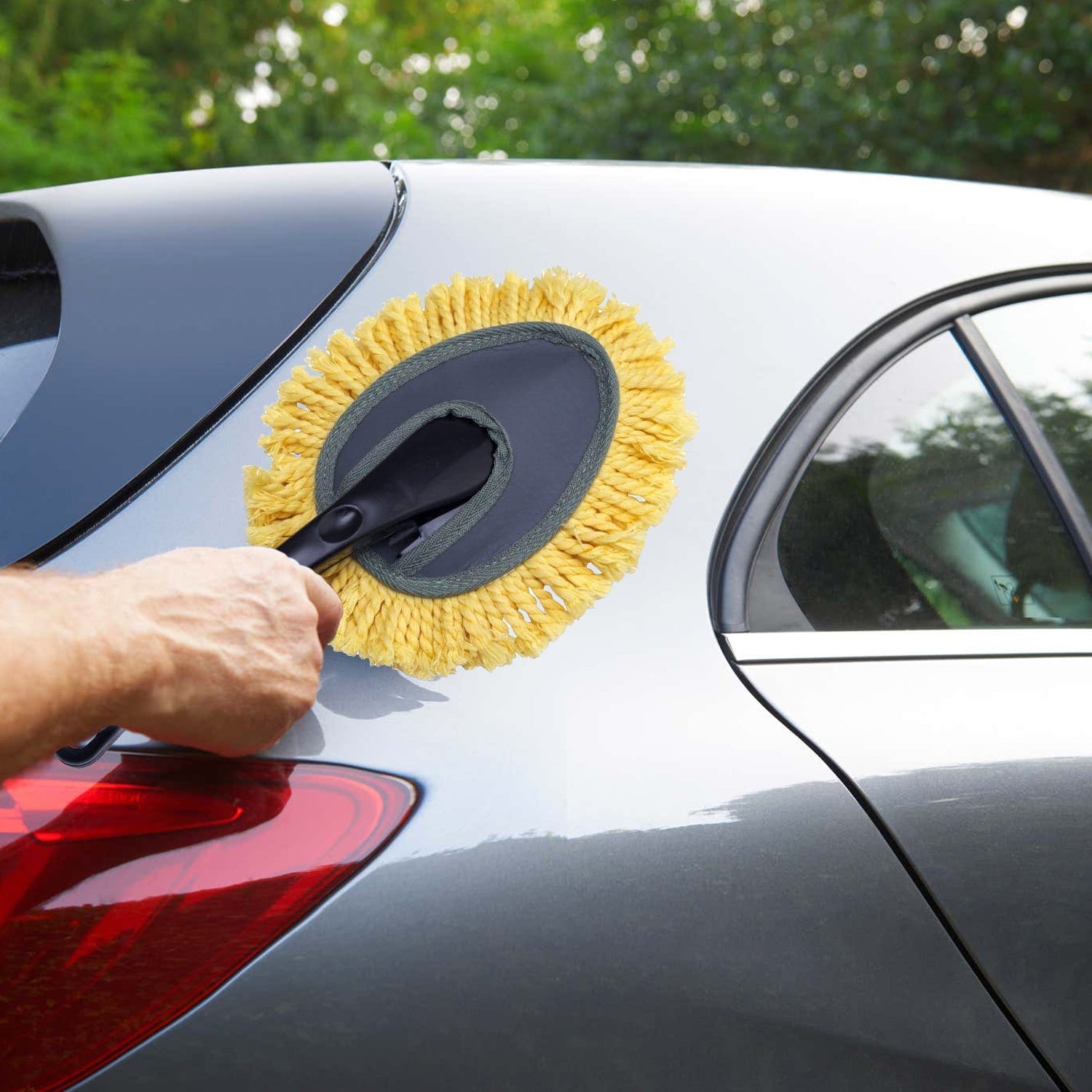 6061 Microfiber Car Duster Used for Cleaning and Washing of Dirty Car Glasses, Windows and Exterior. 6061 Microfiber Car Duster Used for Cleaning and Washing of Dirty Car Glasses, Windows and Exterior.